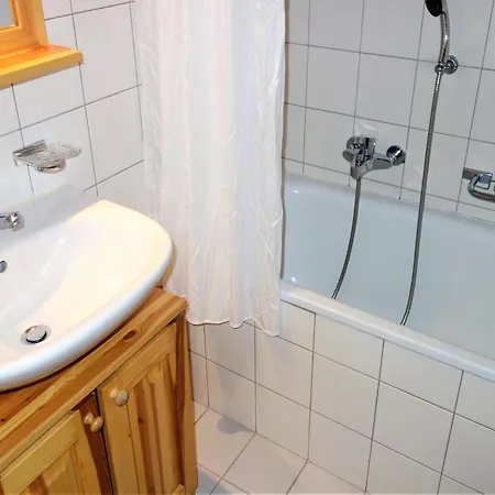 Lovely With Swimming Pool Apartman Nendaz