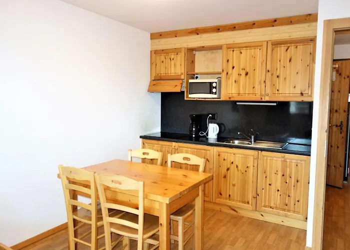 Near The Village Centre アパート