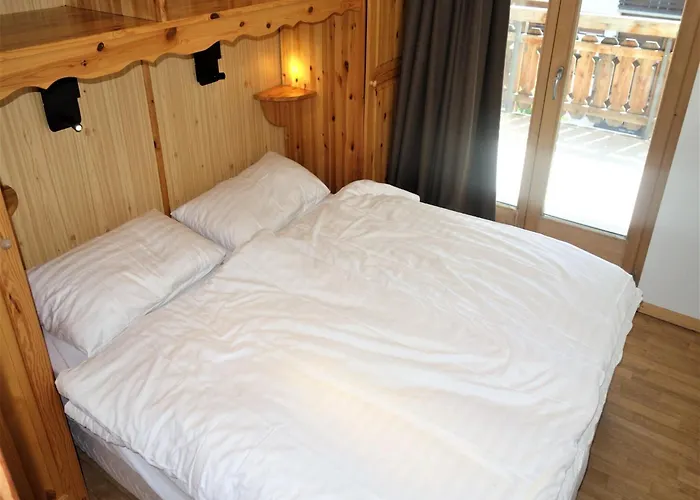 Near The Village Centre * ナンダ