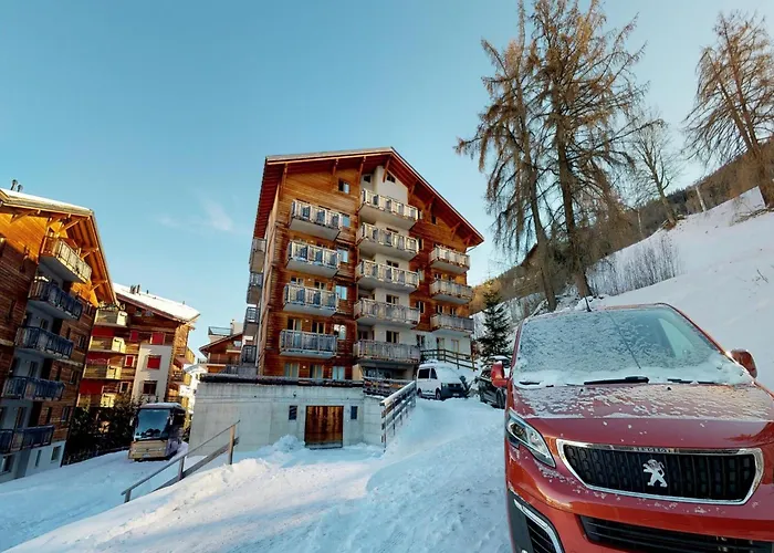 Near The Village Centre * ナンダ